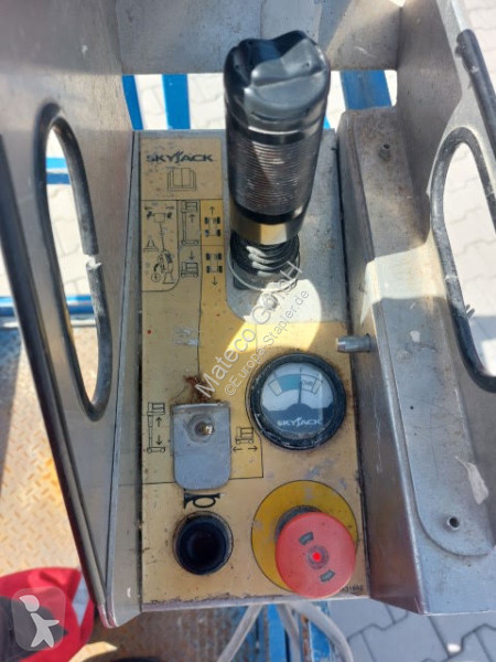 منصة تلسكوبية Skyjack SJ12