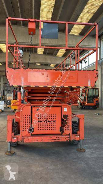 منصة تلسكوبية Skyjack SJ 9250