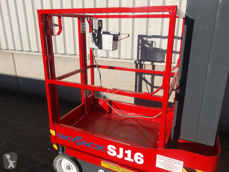 منصة تلسكوبية Skyjack SJ16