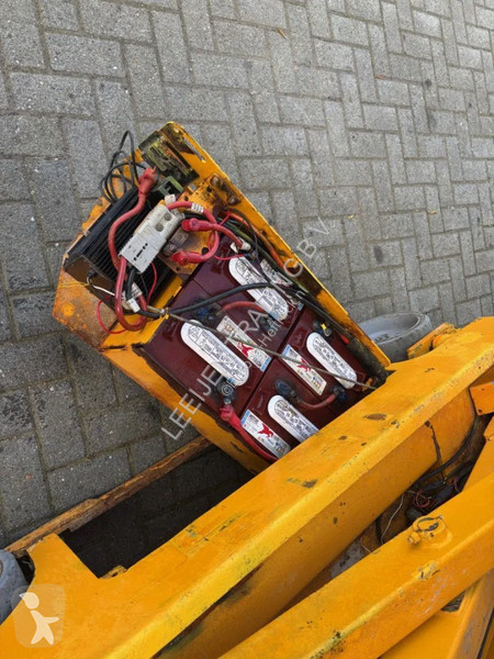 منصة تلسكوبية Genie Electric scissorlift, 2012...