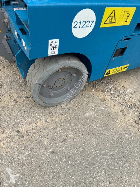 منصة تلسكوبية Genie GS 3246