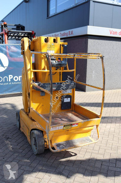 JLG 8E aerial platform