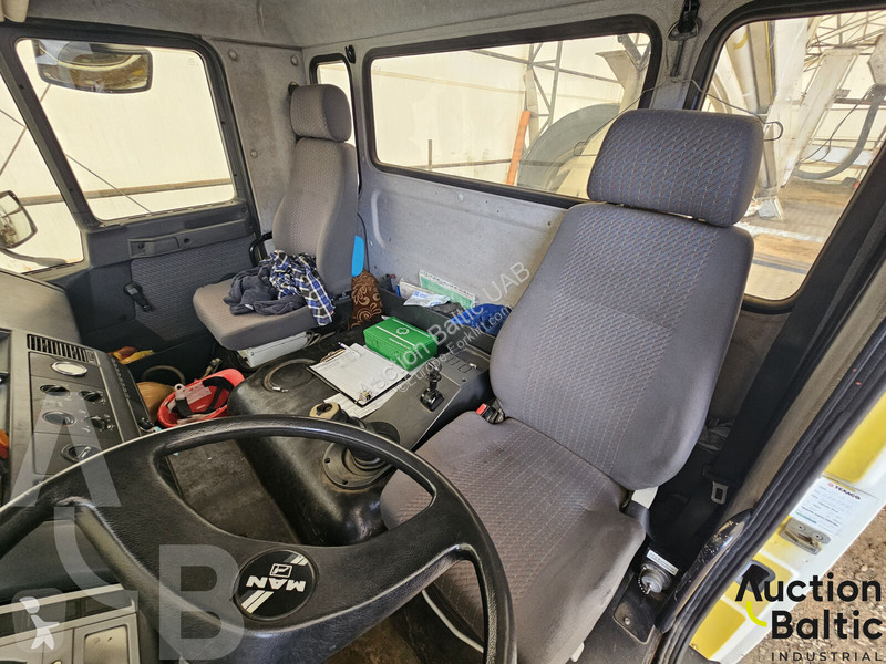 Plataforma elevadora MAN L2000