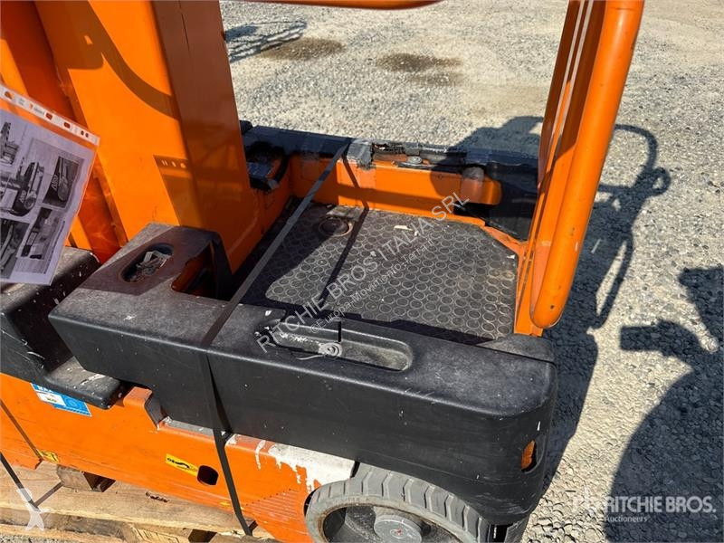 升降机 Airo V6 E Vertical Mast Lift