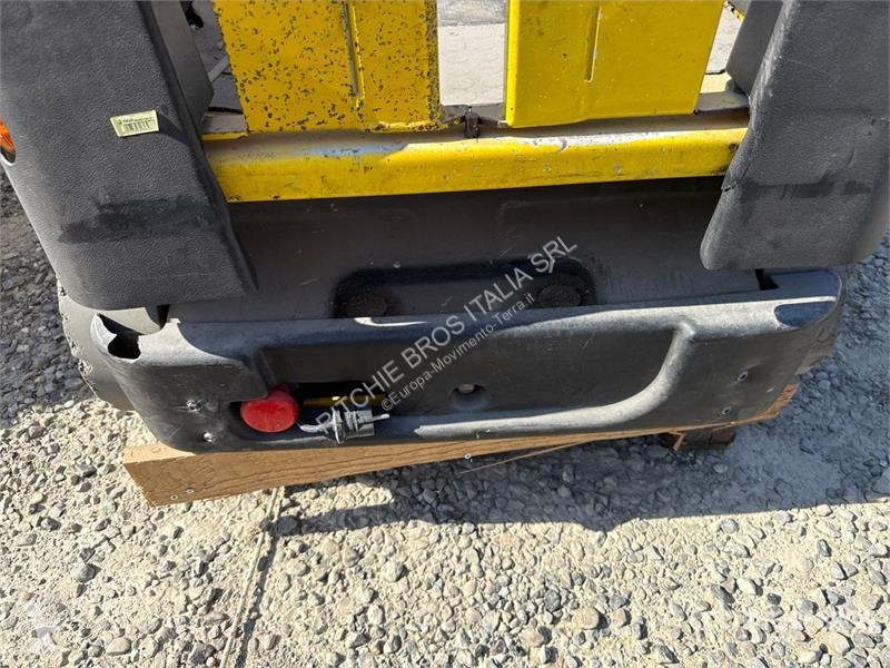 升降机 Airo V6 E Vertical Mast Lift