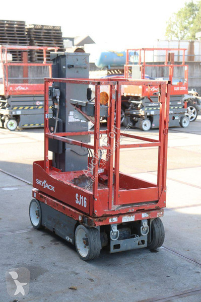 升降机 Skyjack SJ16
