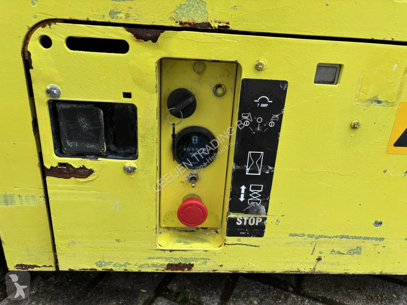 Nacelle Genie Electric scissorlift 2008 Year
