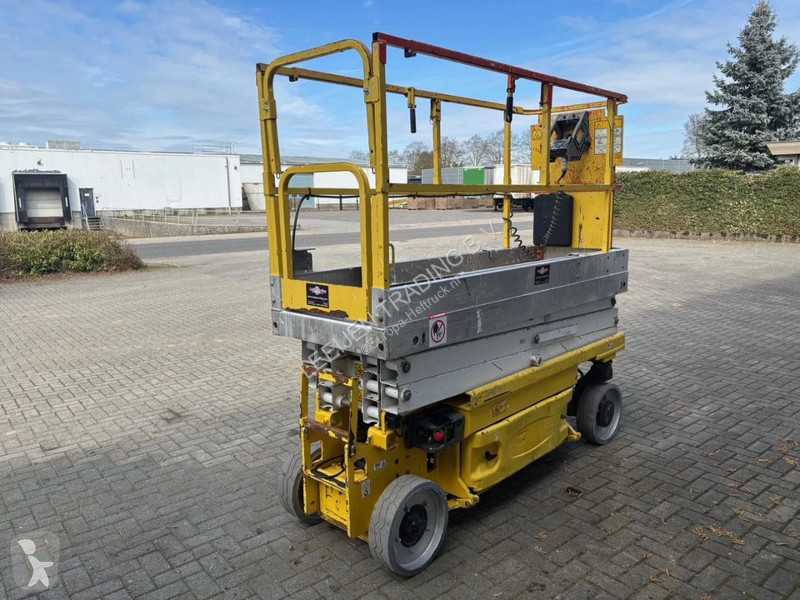 منصة تلسكوبية JLG Electric scissorlift 2010 year