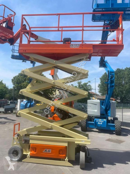 Piattaforma aerea JLG 2632ES