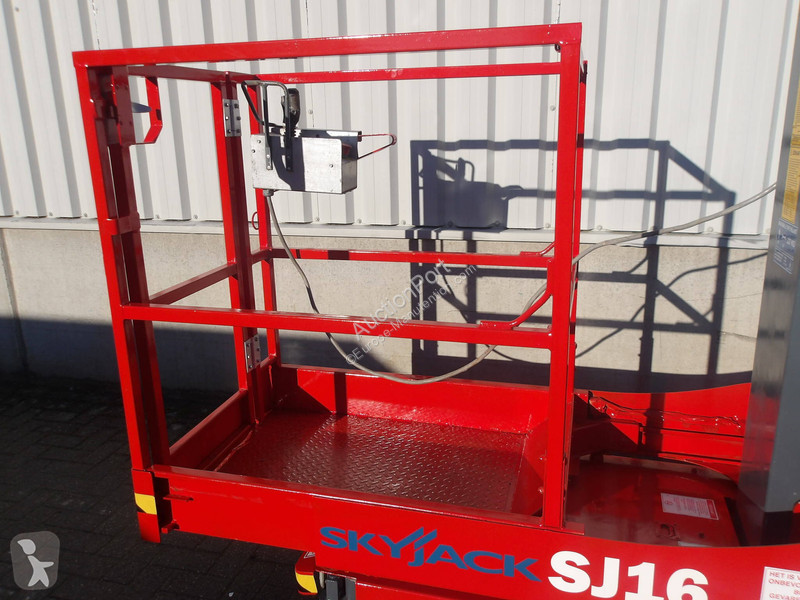 منصة تلسكوبية Skyjack SJ16