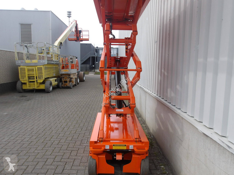 منصة تلسكوبية Skyjack SJ3219
