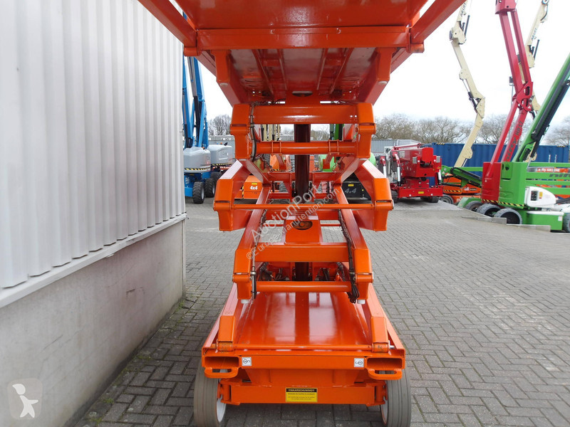 منصة تلسكوبية Skyjack SJ4626