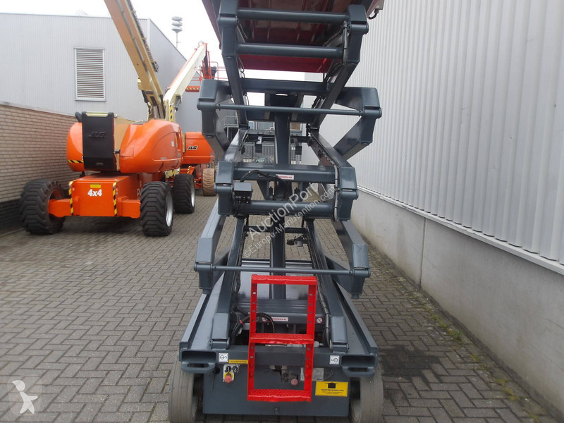 منصة تلسكوبية Skyjack SJ4632