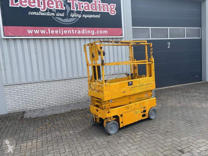 منصة تلسكوبية Genie Electric scissorlift, 2012...