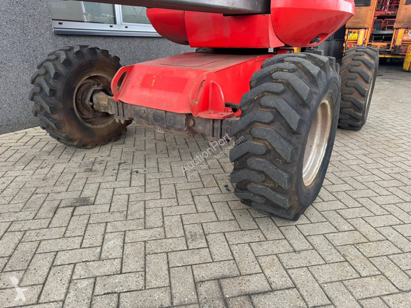 Manitou 4x4x4 aerial platform