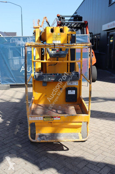 JLG 8E aerial platform