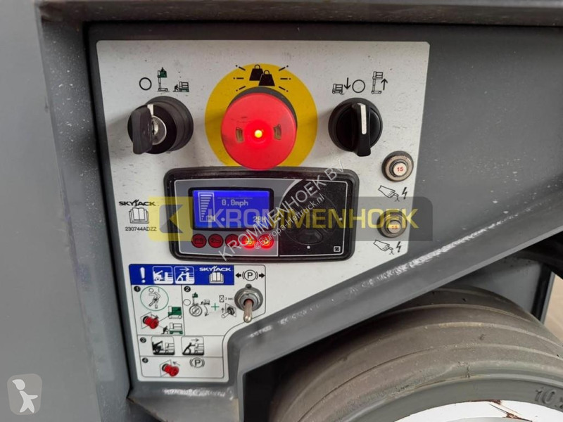 升降机 Skyjack SJ 16 E