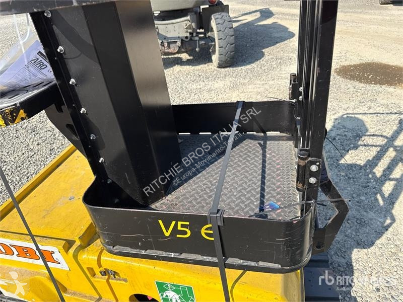 升降机 Airo V5 E Vertical Mast Lift