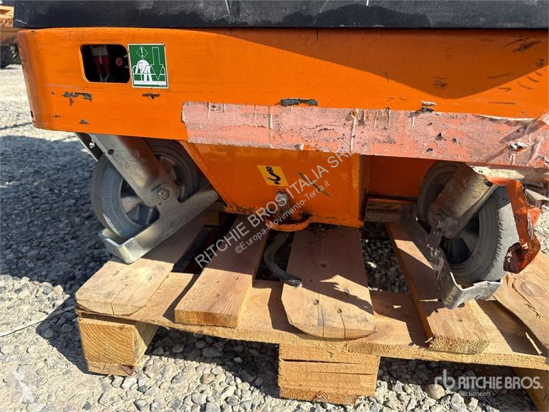 升降机 Airo V6 E Vertical Mast Lift