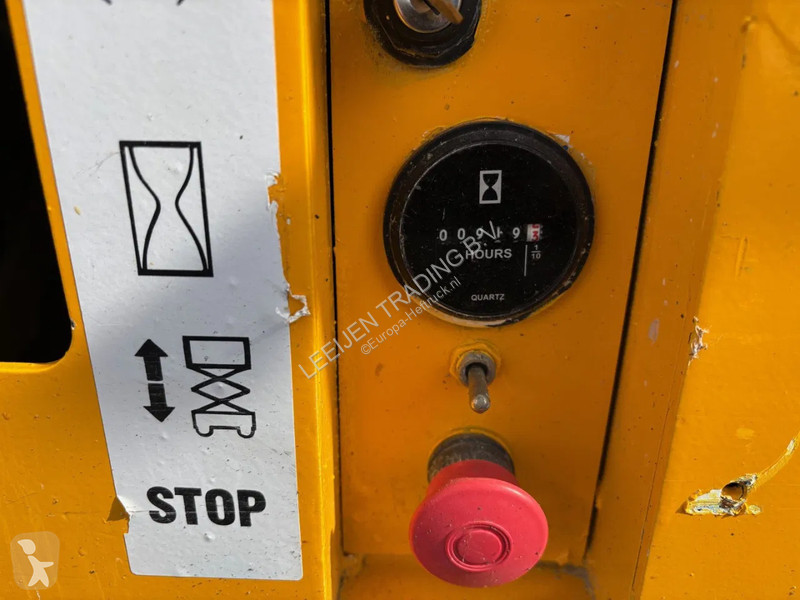 Nacelle Genie Electrical scissorlift 2005 Year