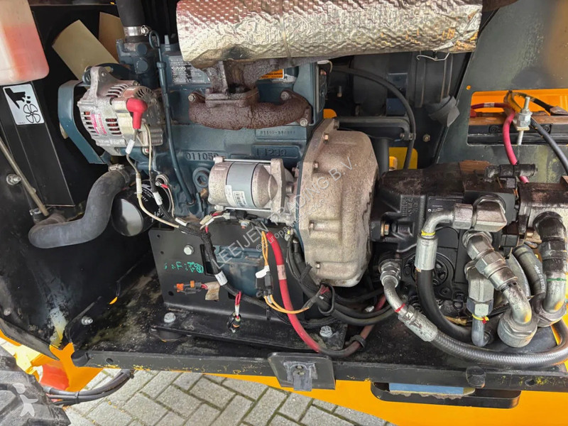 منصة تلسكوبية JLG Diesel 4x4 articulated...