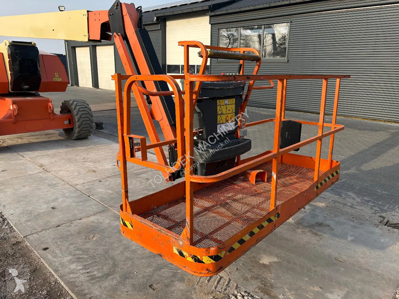 منصة تلسكوبية JLG H800 HYBRID