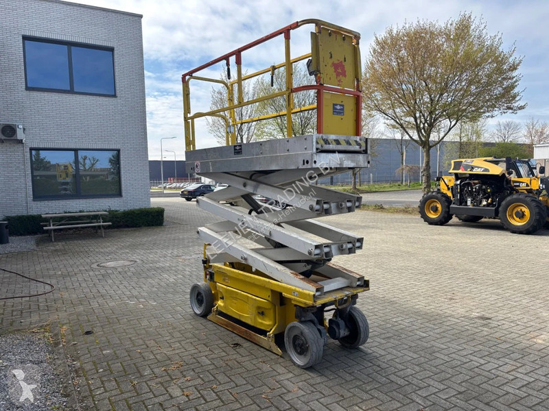 منصة تلسكوبية JLG Electric scissorlift 2010 year