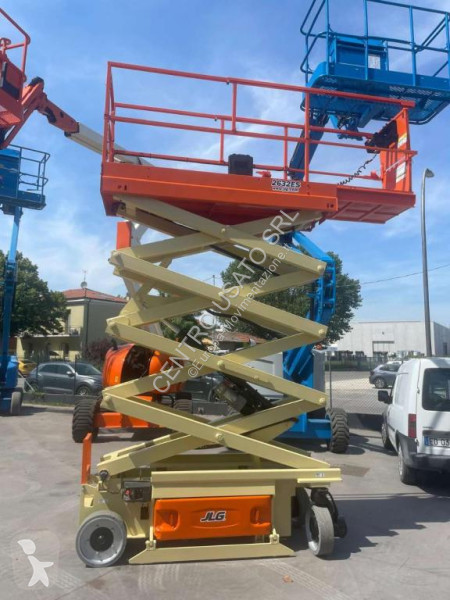 Piattaforma aerea JLG 2632ES