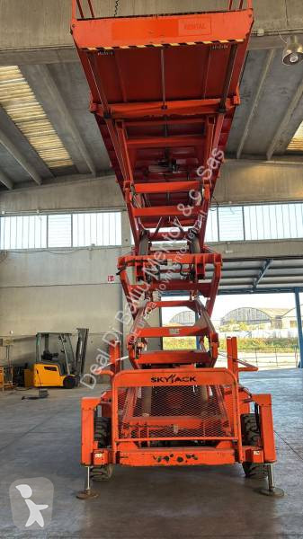 منصة تلسكوبية Skyjack SJ 9250