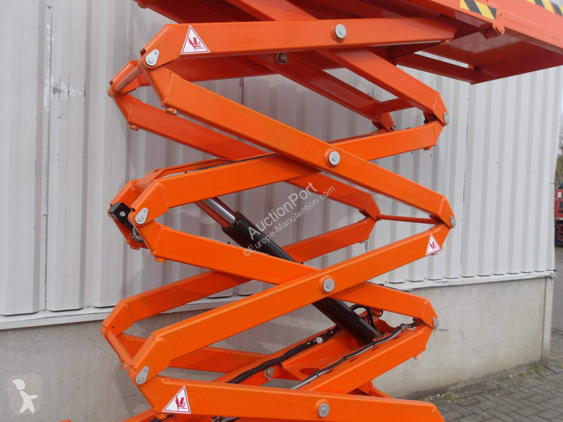 منصة تلسكوبية Skyjack SJ3219