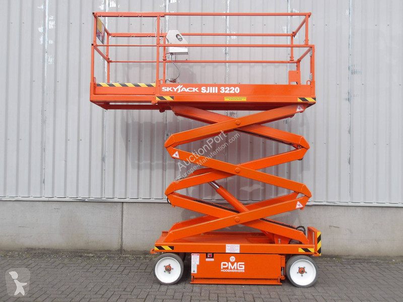 منصة تلسكوبية Skyjack SJ3220