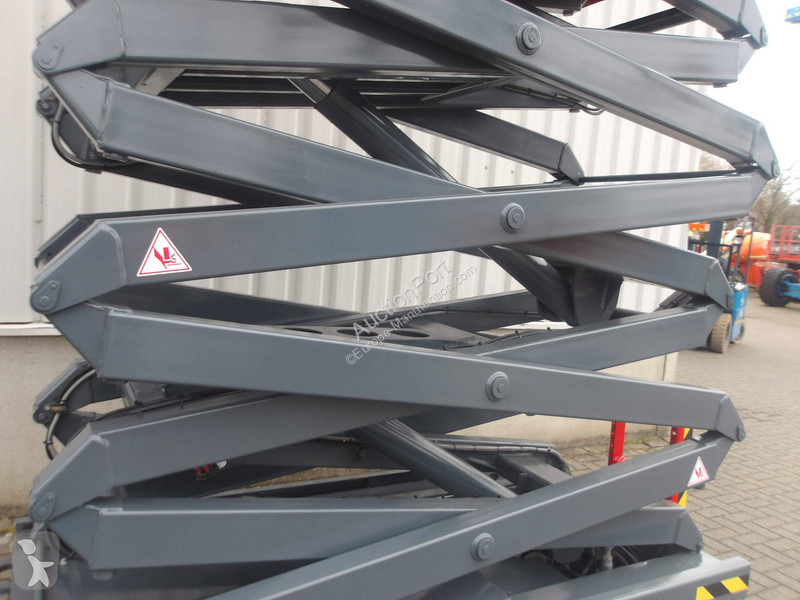 منصة تلسكوبية Skyjack SJ4632