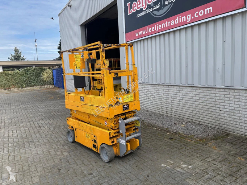 منصة تلسكوبية Genie Electric scissorlift, 2012...