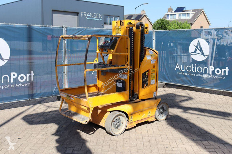 JLG 8E aerial platform