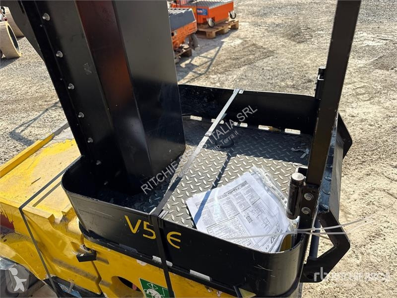 升降机 Airo V5 E Vertical Mast Lift