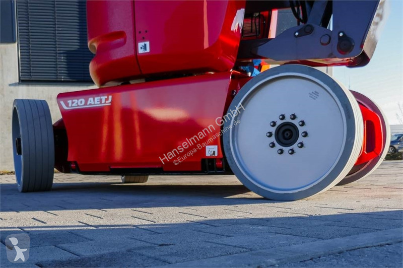 منصة تلسكوبية Manitou 120 AETJC