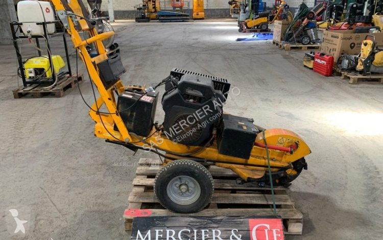 Matériel forestier dessoucheuse rogneuse de...