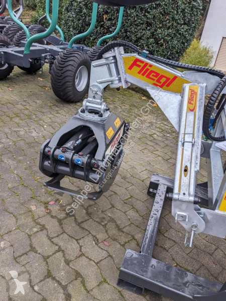 Lesnícky stroj Fliegl  RÜCKEZANGE HYDRAULISCH...