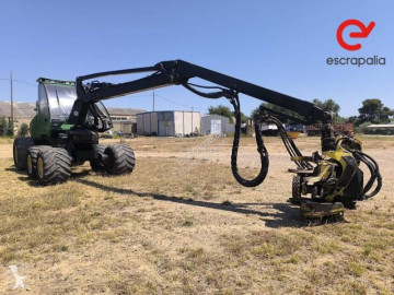 آلة قطع وتشذيب الأشجار John Deere