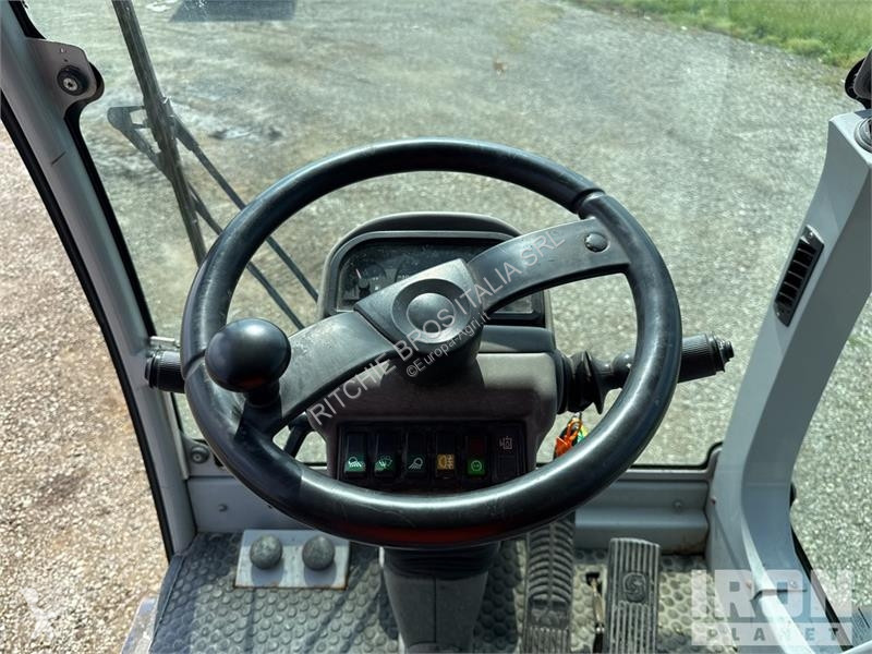 ILFS1500 4x4x4 Telescopic Boom Mulcher Tractor...