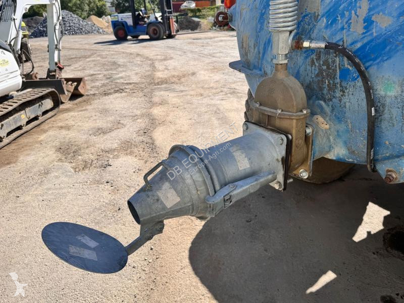 Розкидання /розливання добрив   12000L Tonne à eau