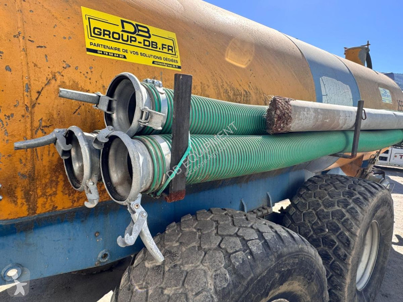 Розкидання /розливання добрив   12000L Tonne à eau