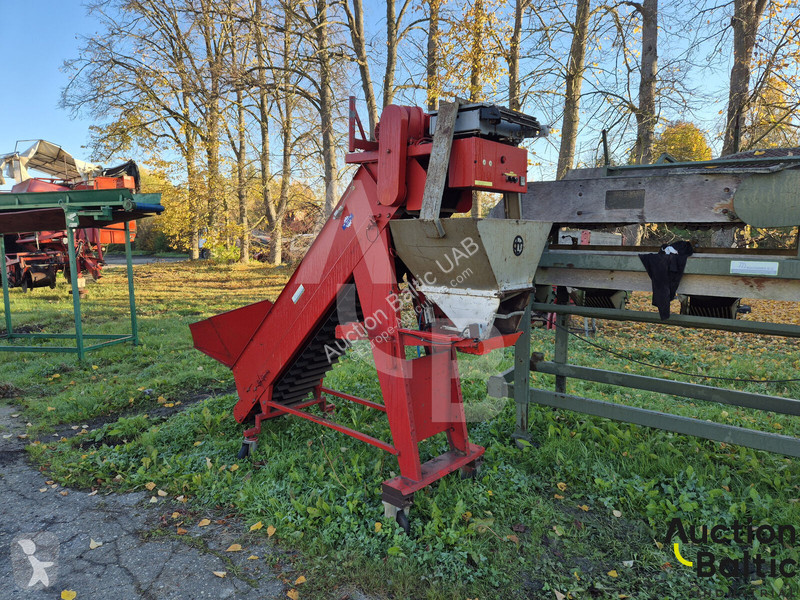 Skladování  vegetable dosing/packaging conveyor