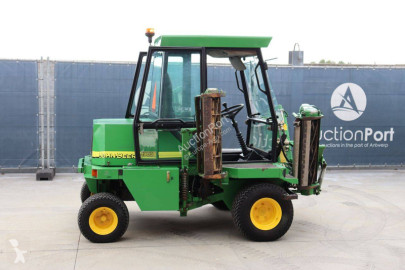 Corta relvas John Deere