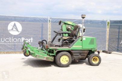 Corta relvas John Deere