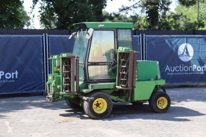 Corta relvas John Deere