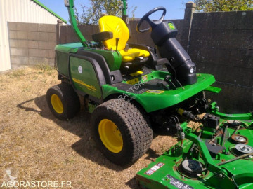 Corta relvas John Deere