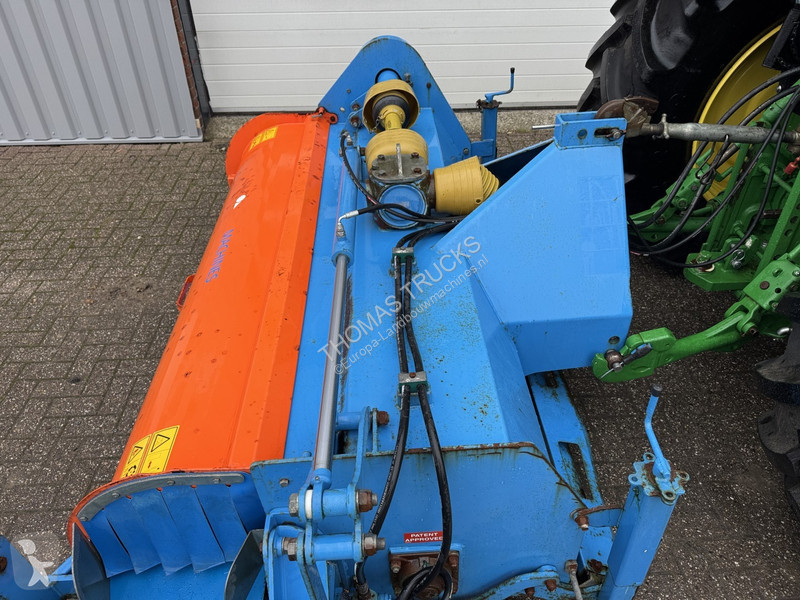 Espaces verts  Combinator CB200, Turf...