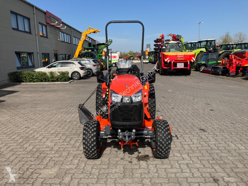 Zonas verdes jardins Kubota  LX 351