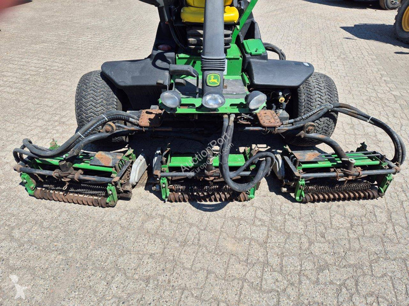 Espaces verts John Deere 8700 PC FM